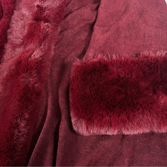 Heidi Daus Faux Fur Cloak Cape Wrap Batwing Sweater Shawl - Picture 5 of 11